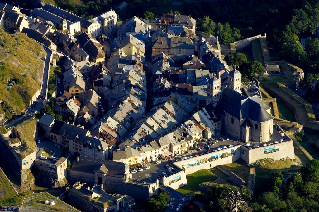 Residence Du Temple Briançon Exteriör bild